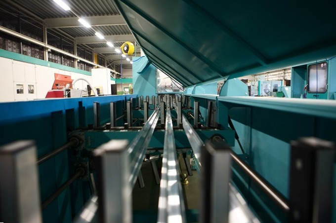Profielbewerking_aluminium op maat-extrusie-machine - duurzaam productieproces
